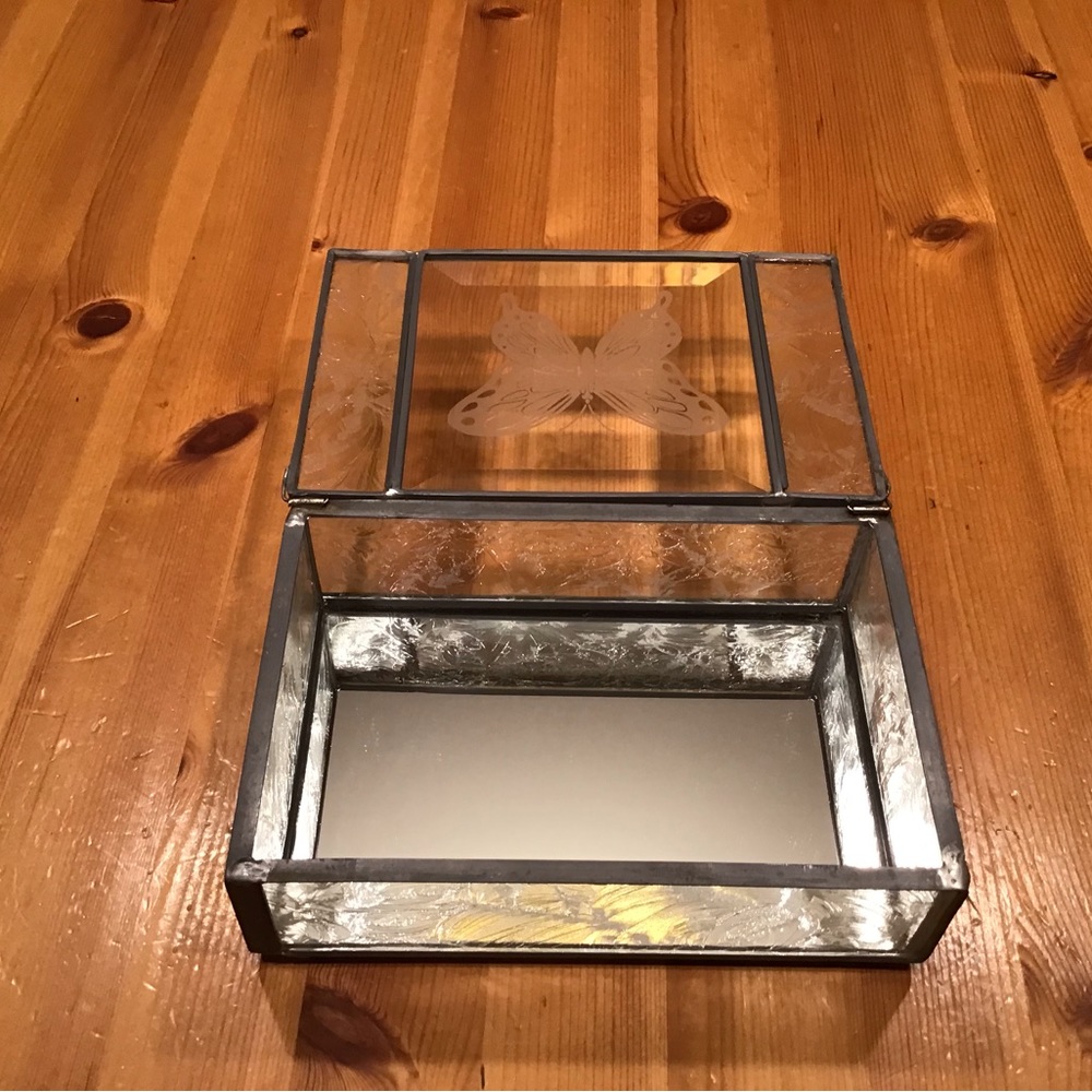 VINTAGE BEVELED GLASS BUTTERFLY JEWELRY TRINKET TREASURE BOX MIRRORED - Picture 8 of 14